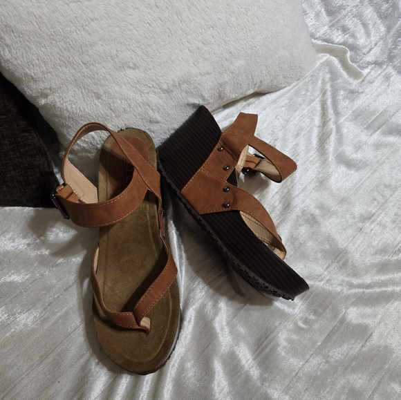 Women’s Brown Strappy Platform Sandals By Agape Size 7 1/2 NWOB - Picture 2 of 8